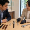 Dバックルと革ベルトの種類やサイズを比較する日本人の腕時計所有者