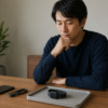 購入前のスマートウォッチを前に必要性を考える日本人