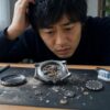 時計のオーバーホールを自分で行う危険性に気づく日本人男性